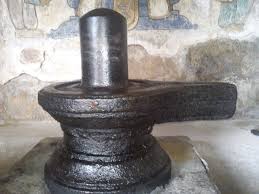 File:A Shivling in bigtemple.jpg - Wikimedia Commons